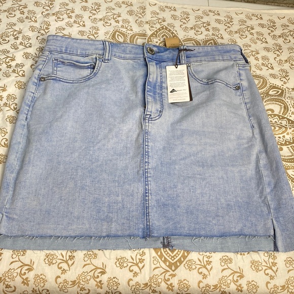 American Eagle Outfitters Dresses & Skirts - American Eagles outfitters Skindigo/Super super stretch/New with tags